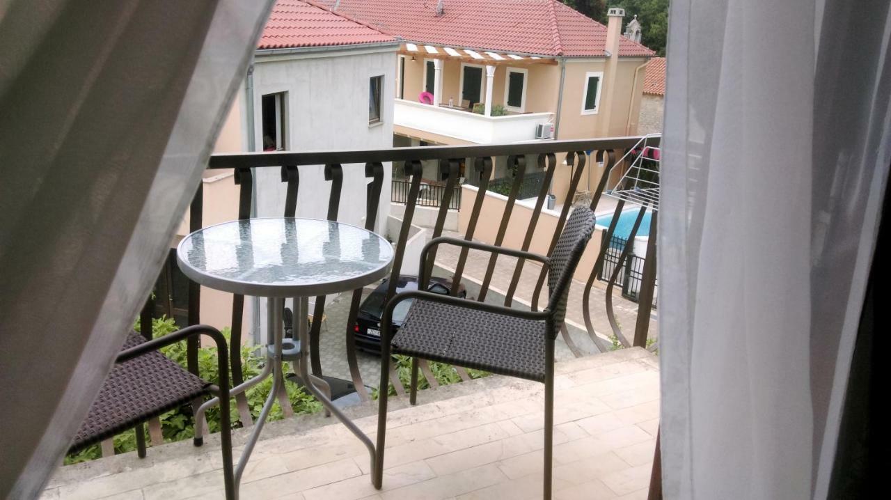 Apartments Stjepic Sukošan Exterior foto